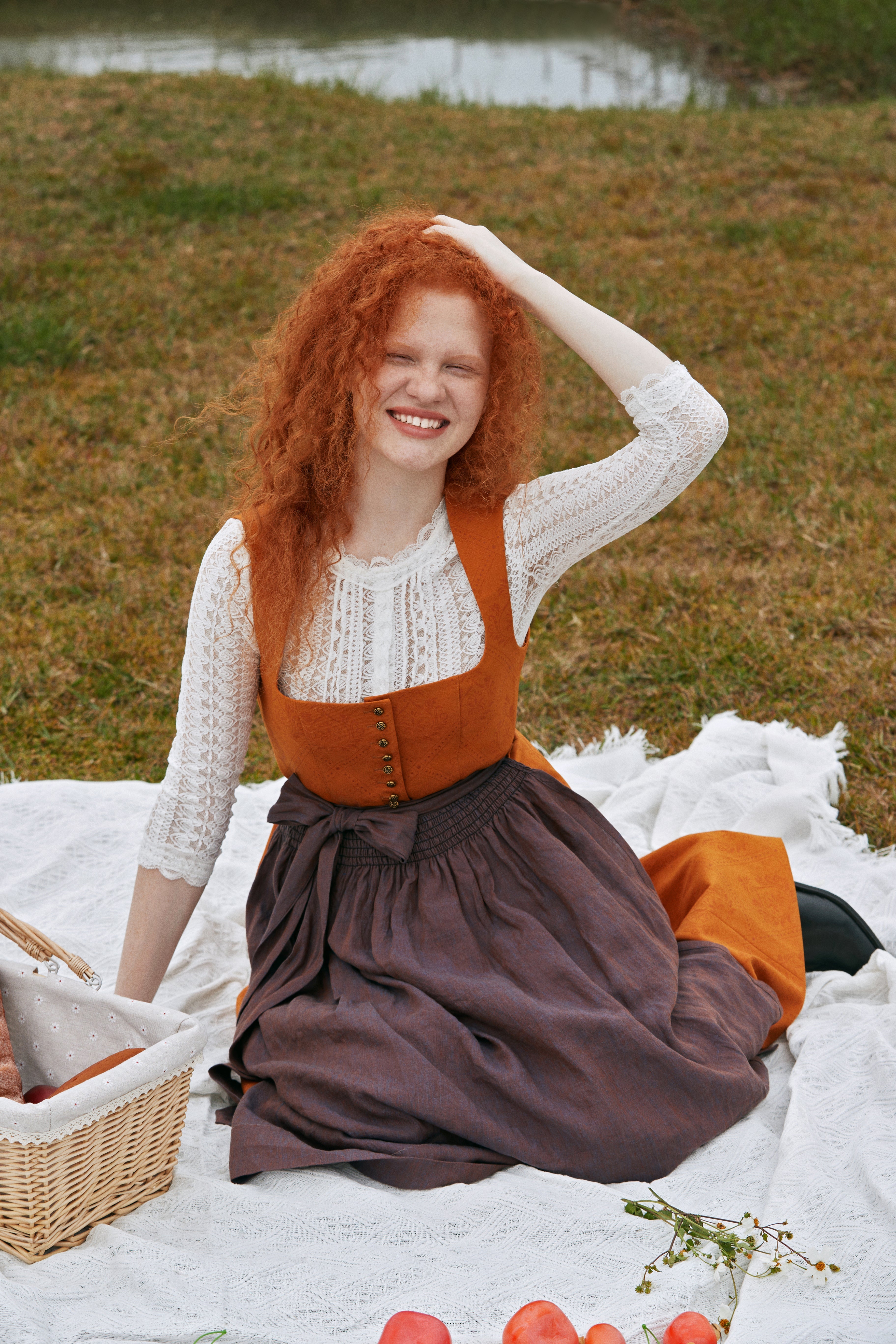DIRNDL KLARA IN ORANGE